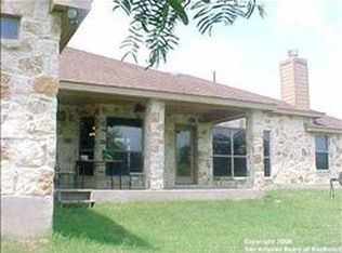 120 Abrego Lake Dr, Floresville, TX 78114