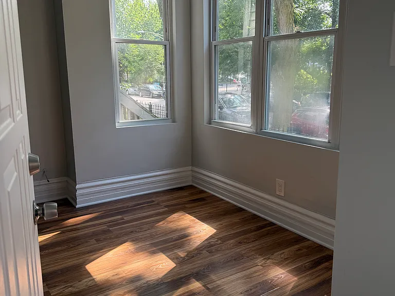 1637 N Maplewood Ave #1 — Photo 3