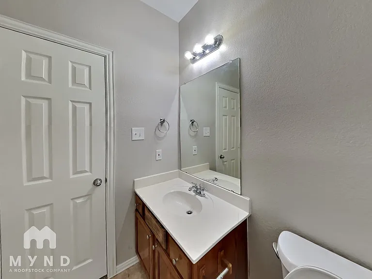 1039 Providence Blvd — Photo 21