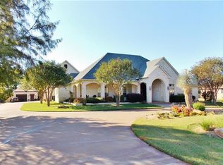 205 Spring Grove Dr, Waxahachie, TX 75165