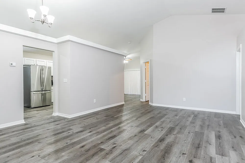 3 bed, 2.0 bath, 1694 sqft, $2,120 — Photo 2
