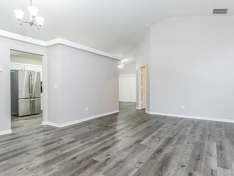 3027 Eagle Crossing Dr — Photo 2