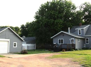 215 7th St, Dawson, MN 56232