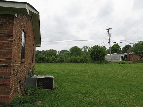 2nd image of 325 Oak Hills Dr
