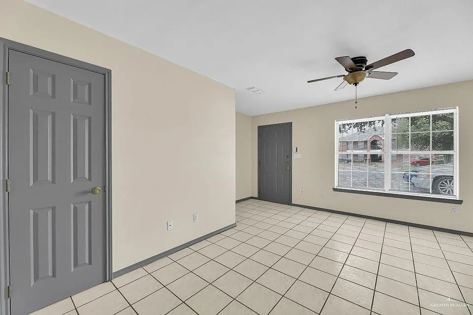 2 bed, 2.5 bath, 7440 sqft, $875 — Photo 2
