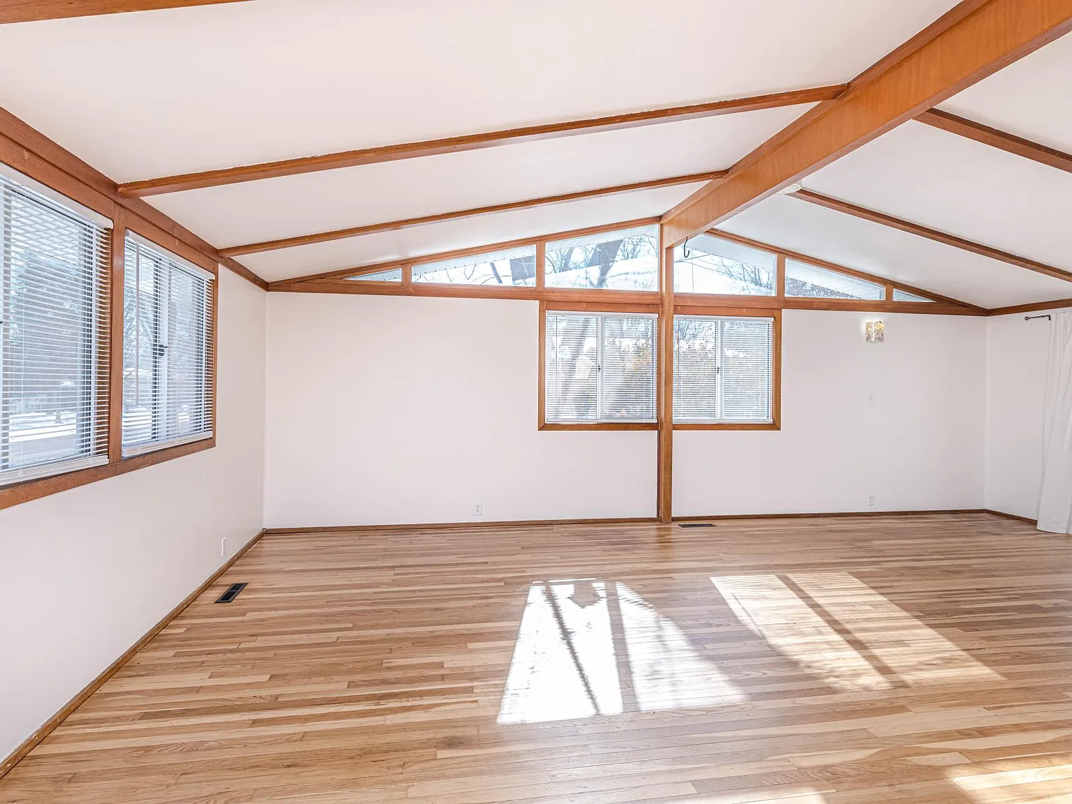 3 bed, 1450 sqft, $1,600 — Photo 2