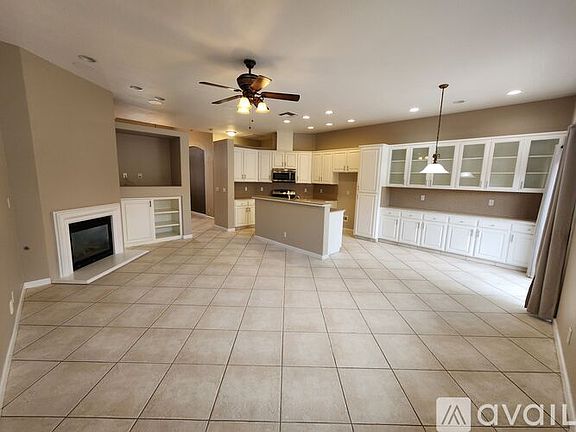 2nd image of 5605 Gateway Dr #5605