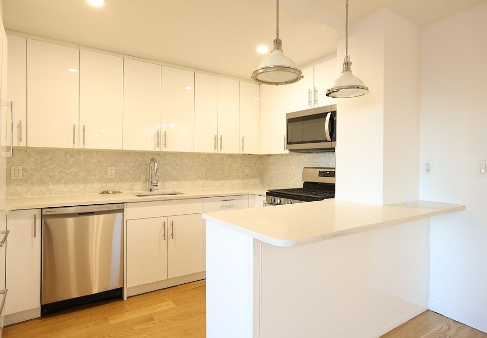 1st image of 305 E 86th St #19ME