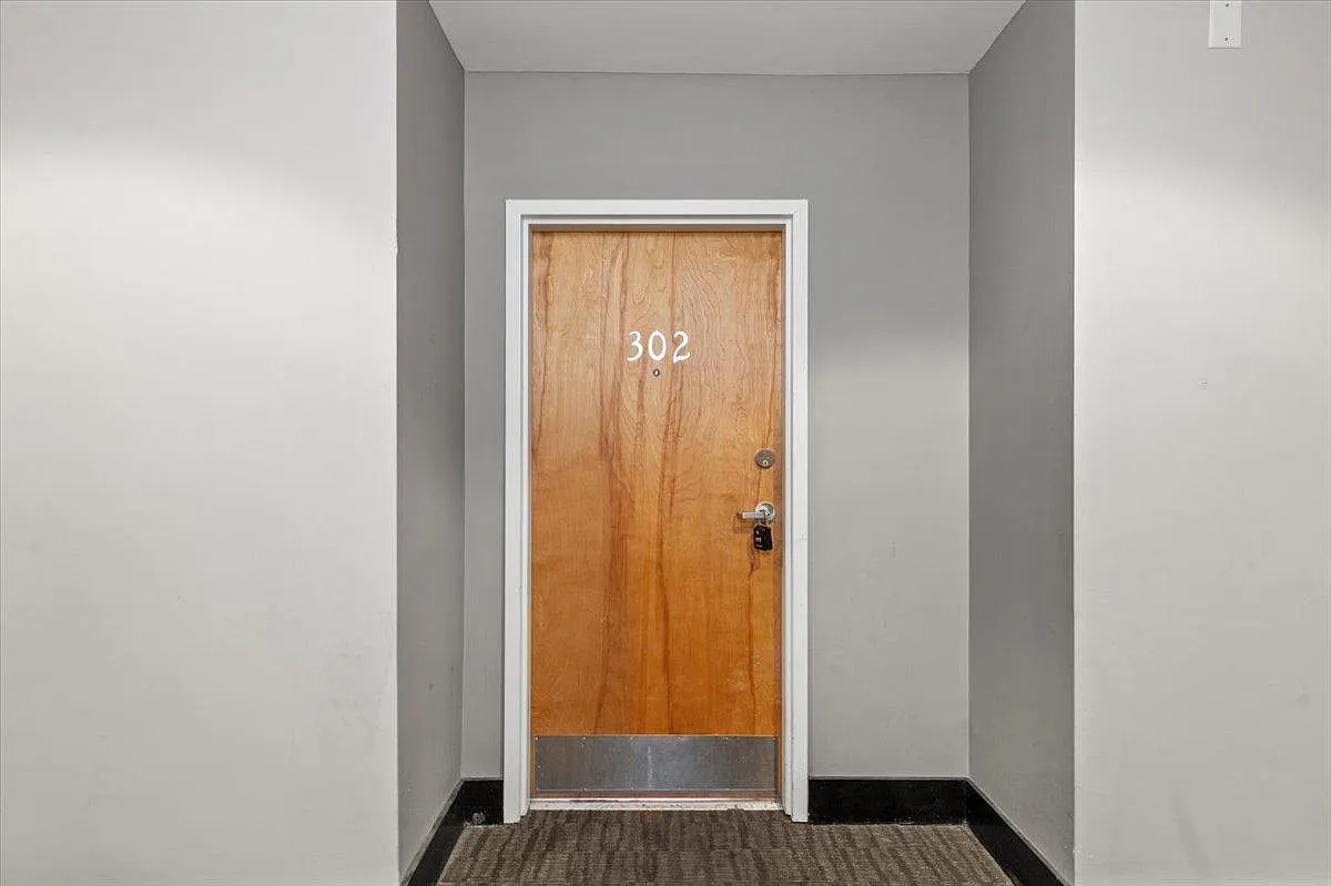 1333 West Broad St — Photo 2