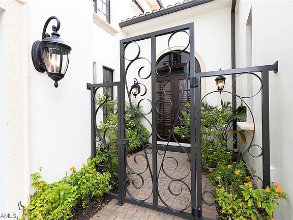 2nd image of 2896 Tiburon Blvd E