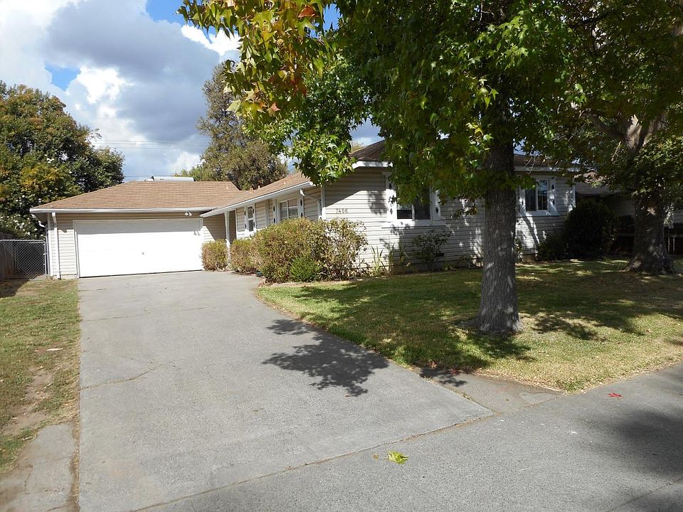Driveway, front of house