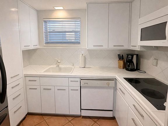 3rd image of 2840 N Ocean Boulevard #403