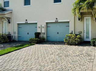 3956 Poinciana Ln, Hollywood, FL 33021