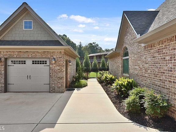 4th image of 216 Dupont Ct