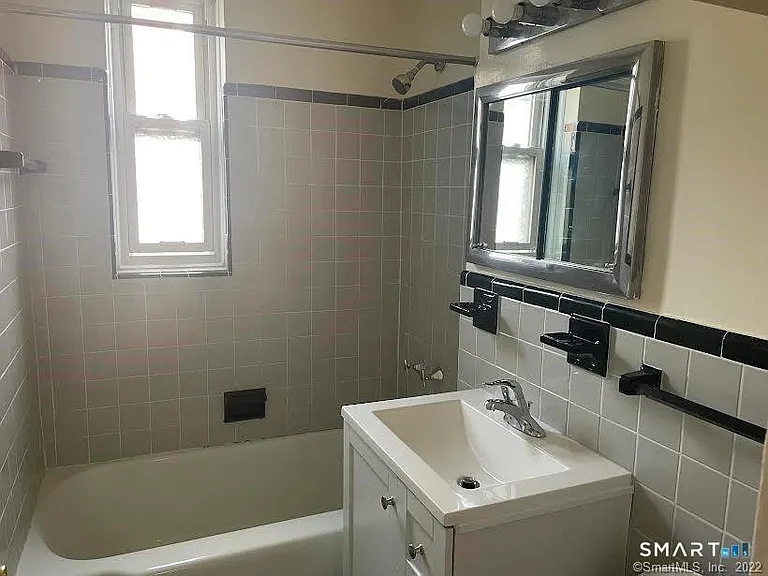 39 Glenbrook Rd #2R — Photo 8