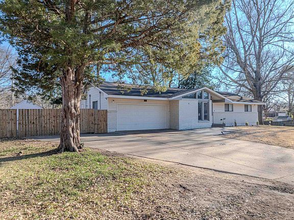 2nd image of 5361 Longwood Dr