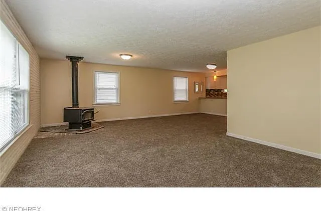 615 Parkside Dr — Photo 16