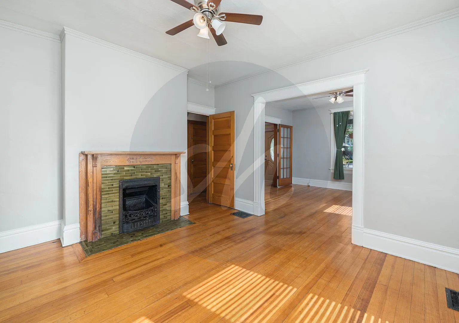 Charming Bungalow in Desirable OCC — Photo 4