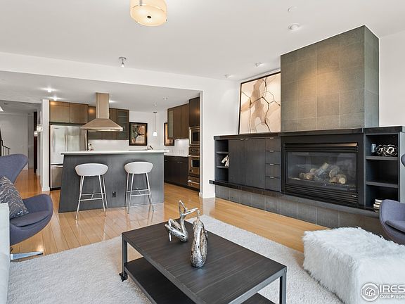 4th image of 900 W Pearl St #205