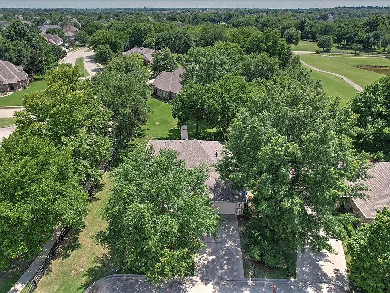 412 N Forest Ridge Blvd — Photo 37