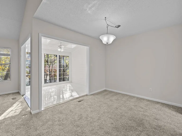9024 Saint Thomas Ln — Photo 5