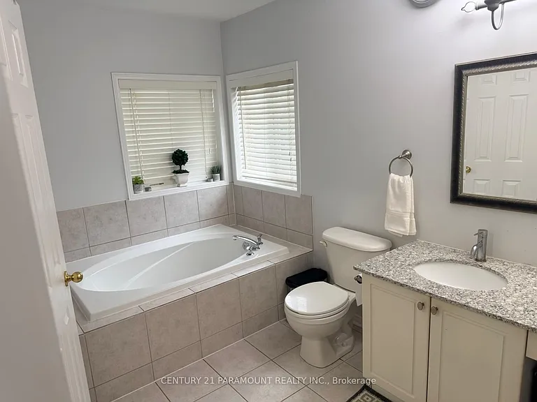 47 Flockhart Rd N — Photo 8