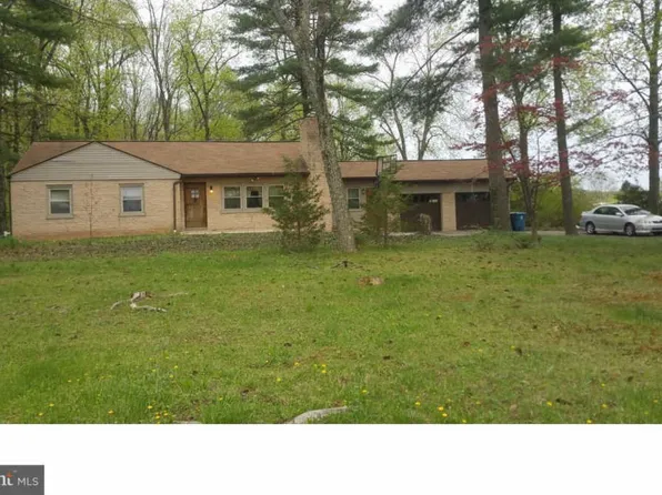 2033 Bedminster Rd, Perkasie, PA 18944