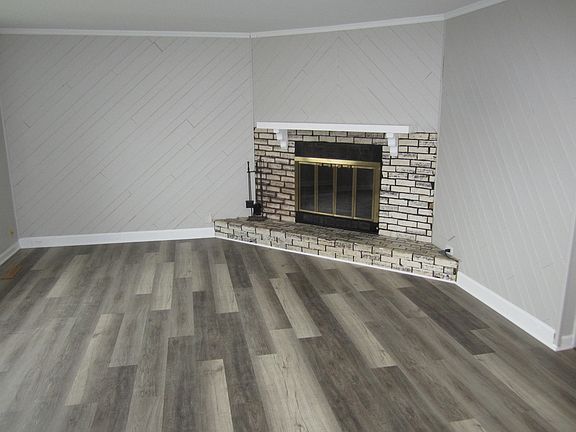 5th image of 51 Ash St