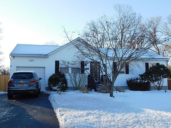 2nd image of 44 Pennant Dr
