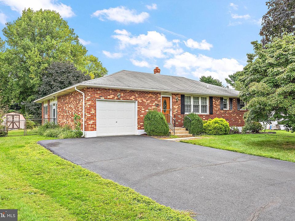 1st image of 33 Rawlings Dr