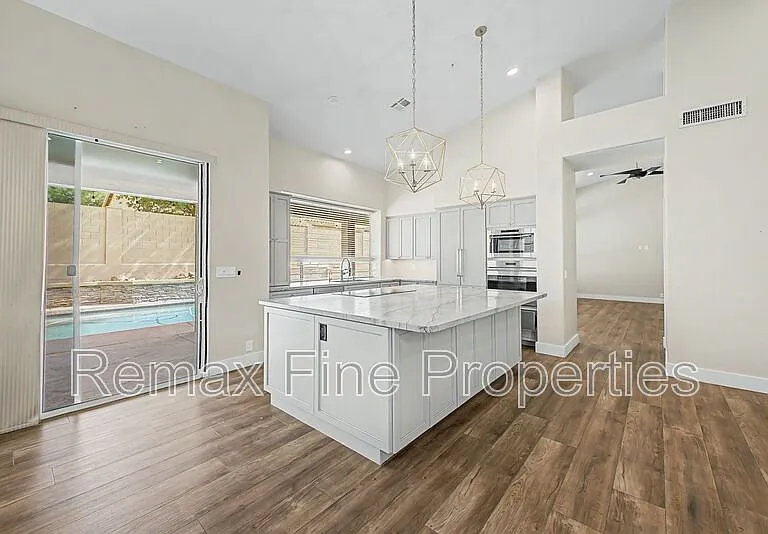 9118 E Topeka Dr — Photo 4