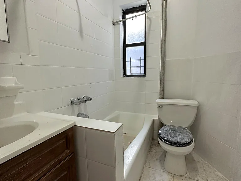 Briggs Ave — Photo 4