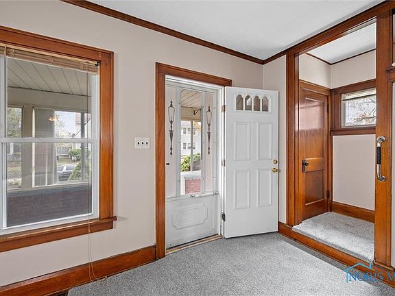 4th image of 4307 Kingsbury Ave