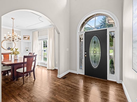 3rd image of 245 Woodbridge Trl