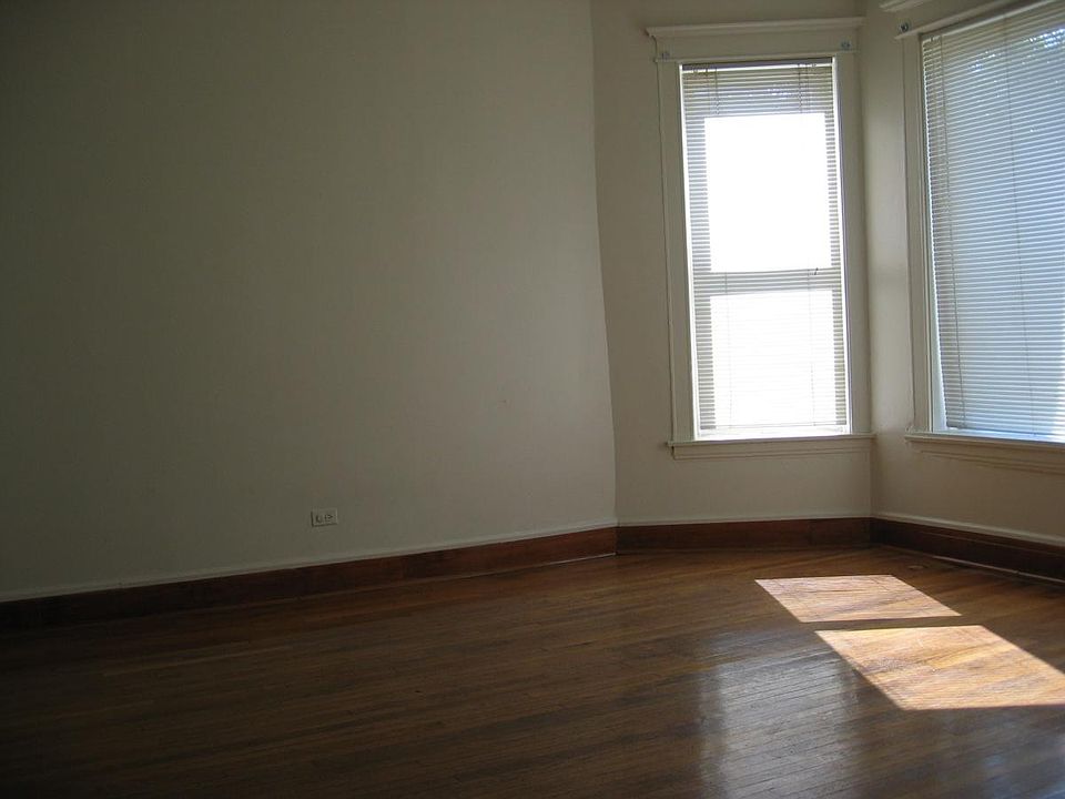 2nd image of 3946 W Congress Pkwy #1