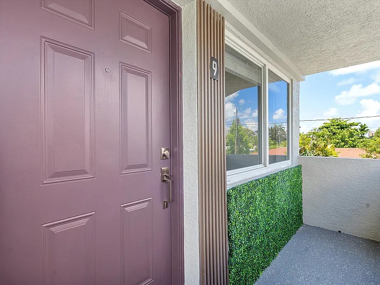 720 NE 7th St #9 — Photo 7