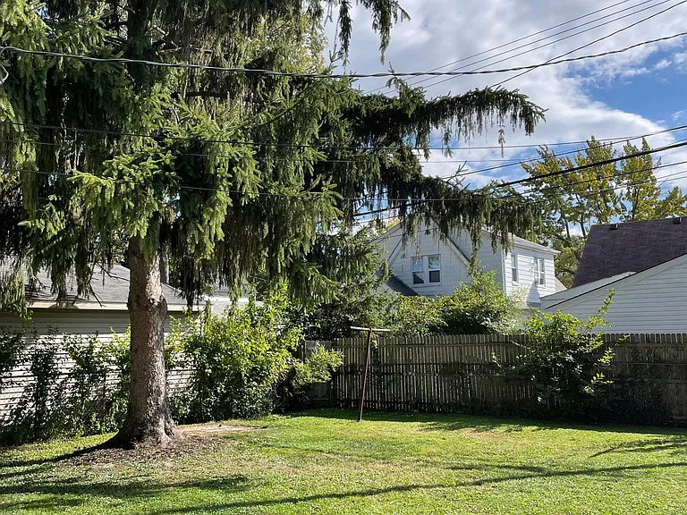 111 W Mapledale Ave — Photo 19