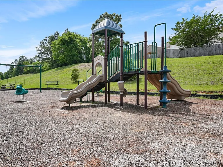 415 Highgrove Dr — Photo 44