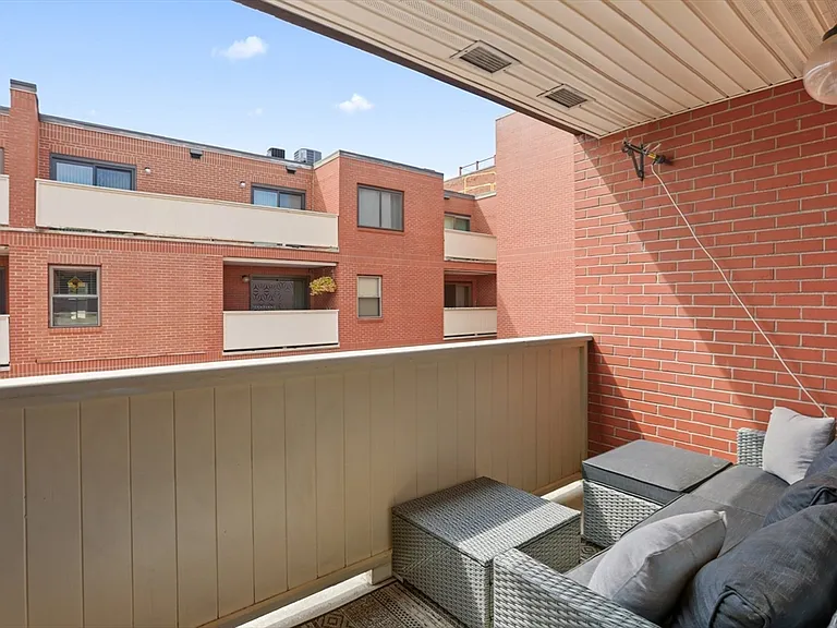 20 Central St #306 — Photo 37