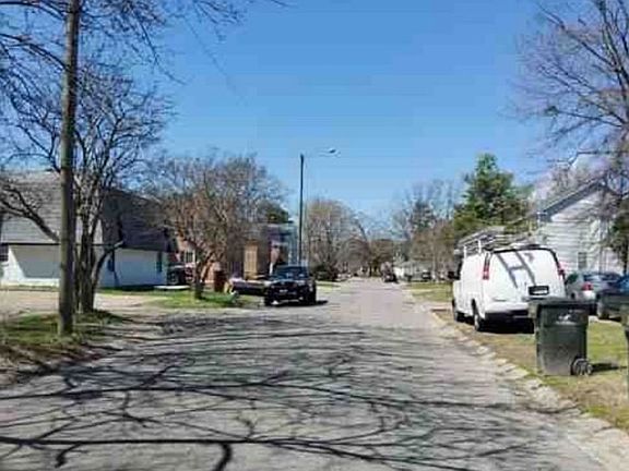 Exterior Neighborhood (street photo)