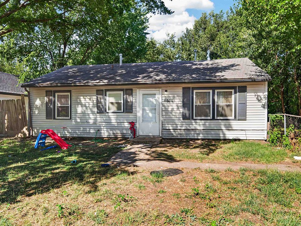 2nd image of 4601 S Brookhaven St
