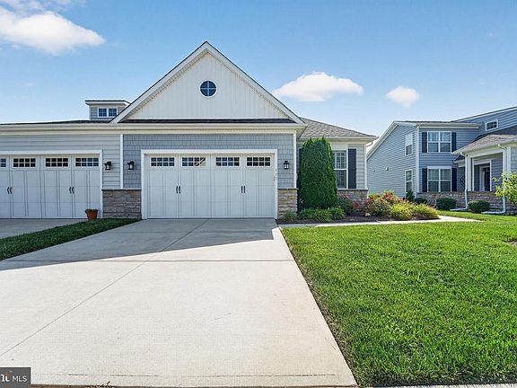 3rd image of 902 Moorings Cir #10