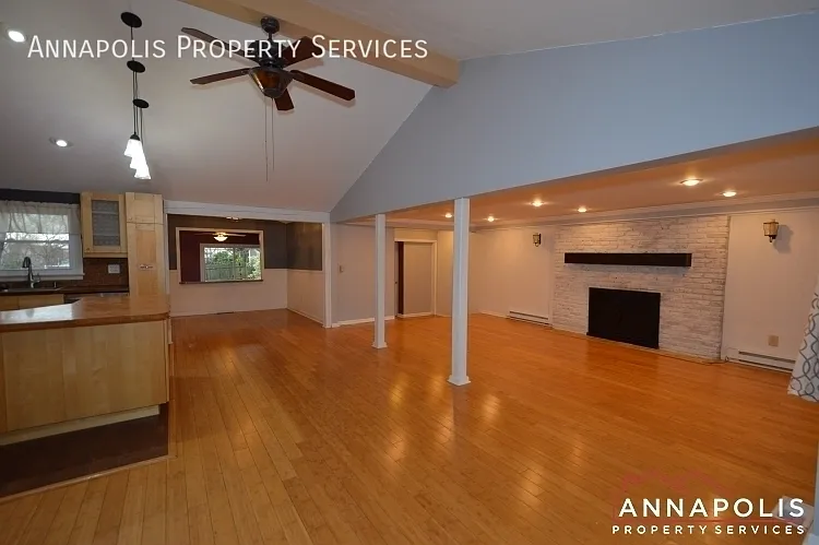 1066 Broadview Dr — Photo 6