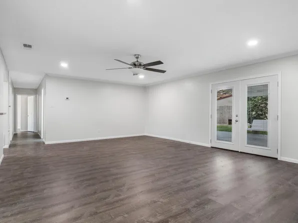 3827 Capri Dr, Corpus Christi, TX 78415