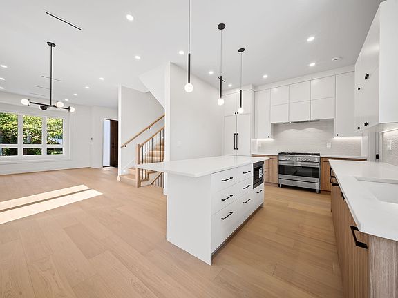5th image of 3786 Peter St #1