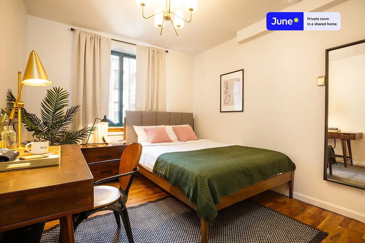 Queen bedroom in 5 bed/2 bath home in East Village #145 B — Photo 1