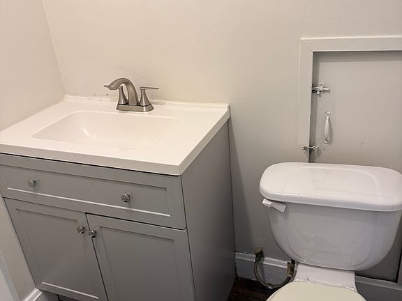 2nd image of 1537 Ambrose Ave