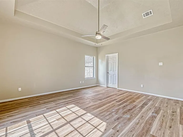 2478 Woodbury St — Photo 11