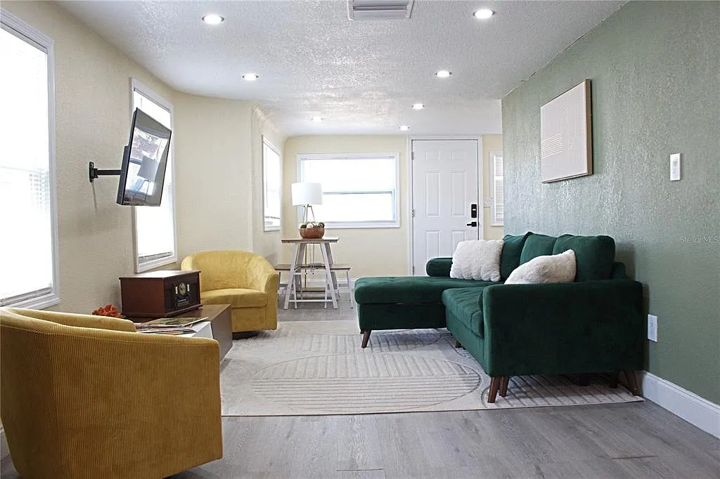 2 bed, 1.0 bath, 730 sqft, $2,000 — Photo 4
