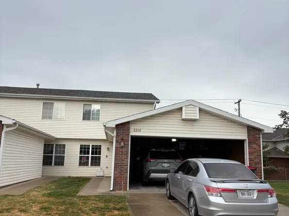 2210 W Todd Ln, Lincoln, NE 68528